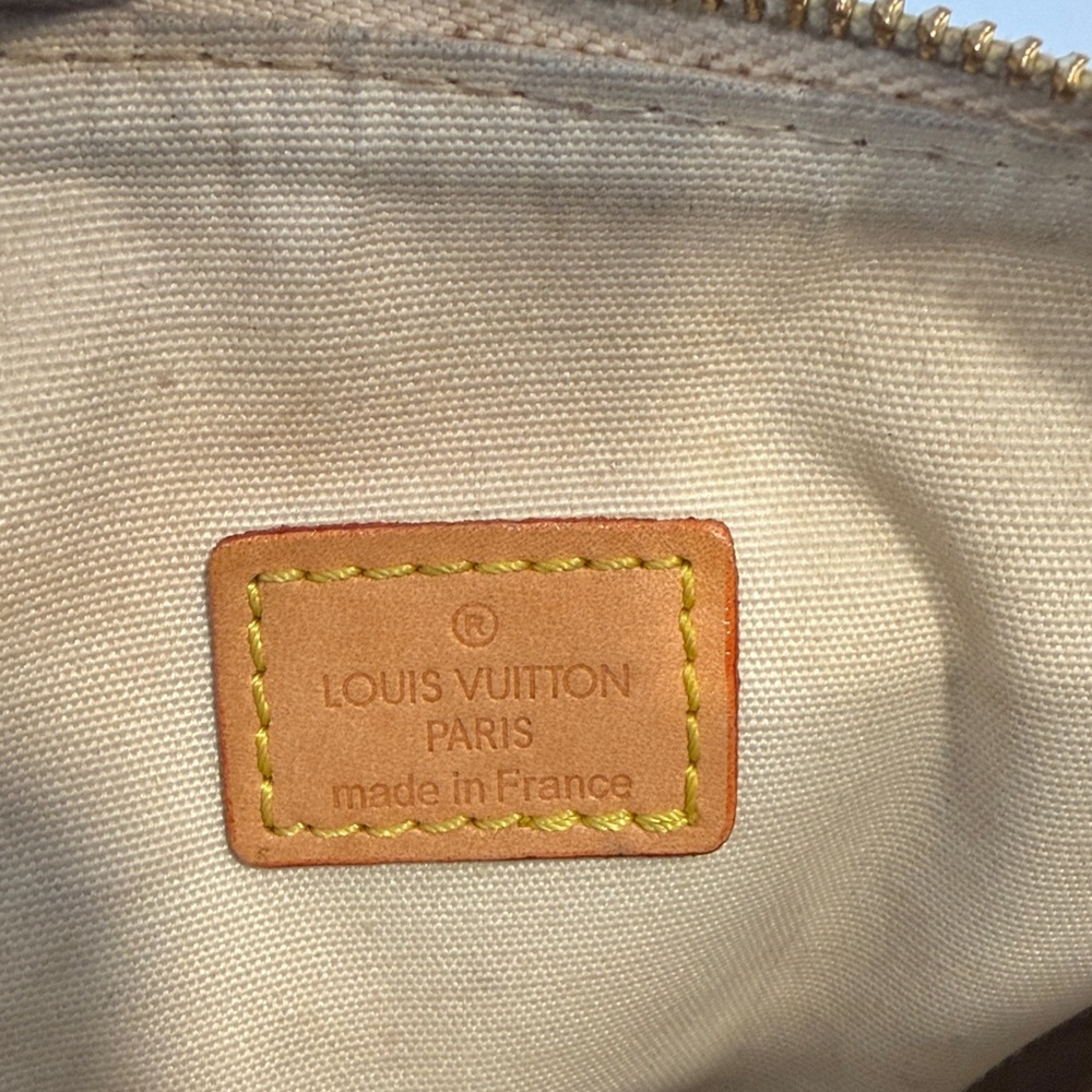 Louis Vuitton Crossbody - Picture 4 of 10